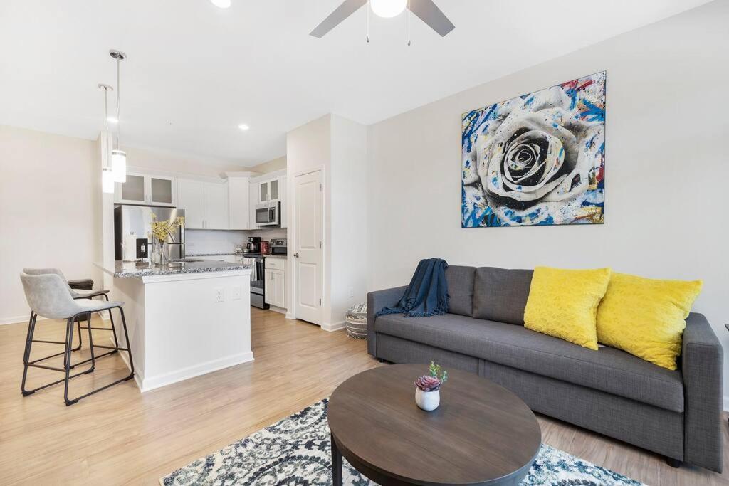 Stylish New Condo In Concord Exterior foto