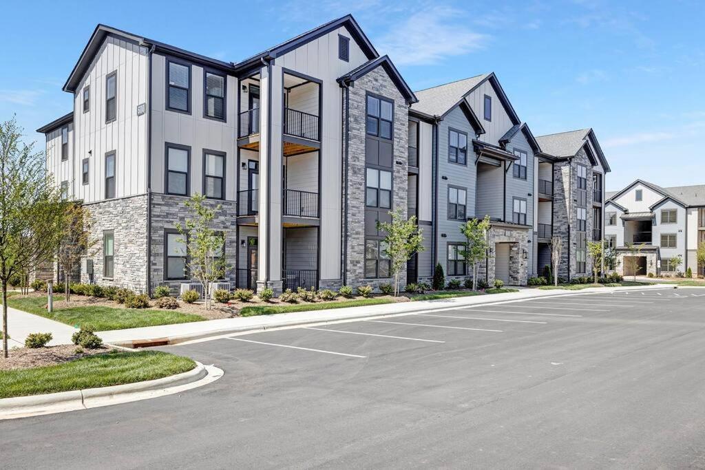 Stylish New Condo In Concord Exterior foto